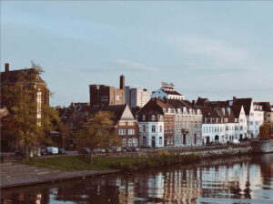 Leiebil & bilutleie i Maastricht